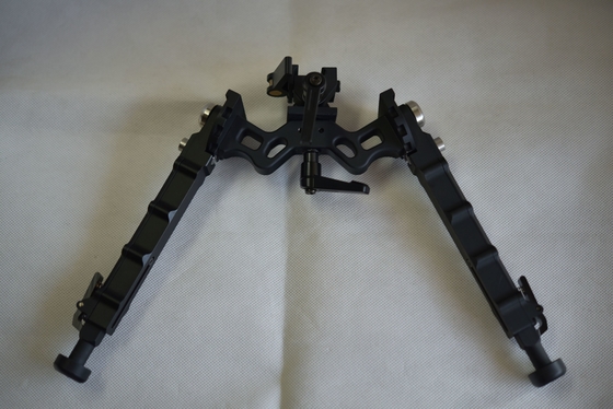 330g Bipod táctico al aire libre ajustable 5.5''-8.1'' altura 5 ranuras para la versatilidad