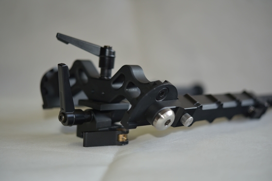 330g Bipod táctico al aire libre ajustable 5.5''-8.1'' altura 5 ranuras para la versatilidad