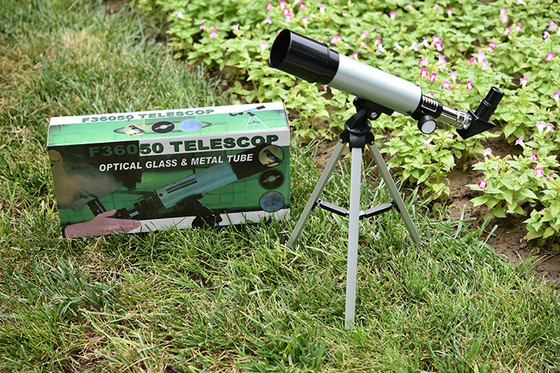 Experimente la belleza del cielo nocturno con el telescopio profesional F36050 y el trípode